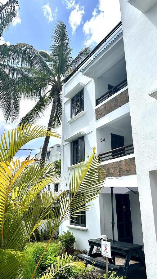 Les Cerisiers - Beach Apartment With Pool, Few Steps To The Beach Flic-en-Flacq 外观 照片